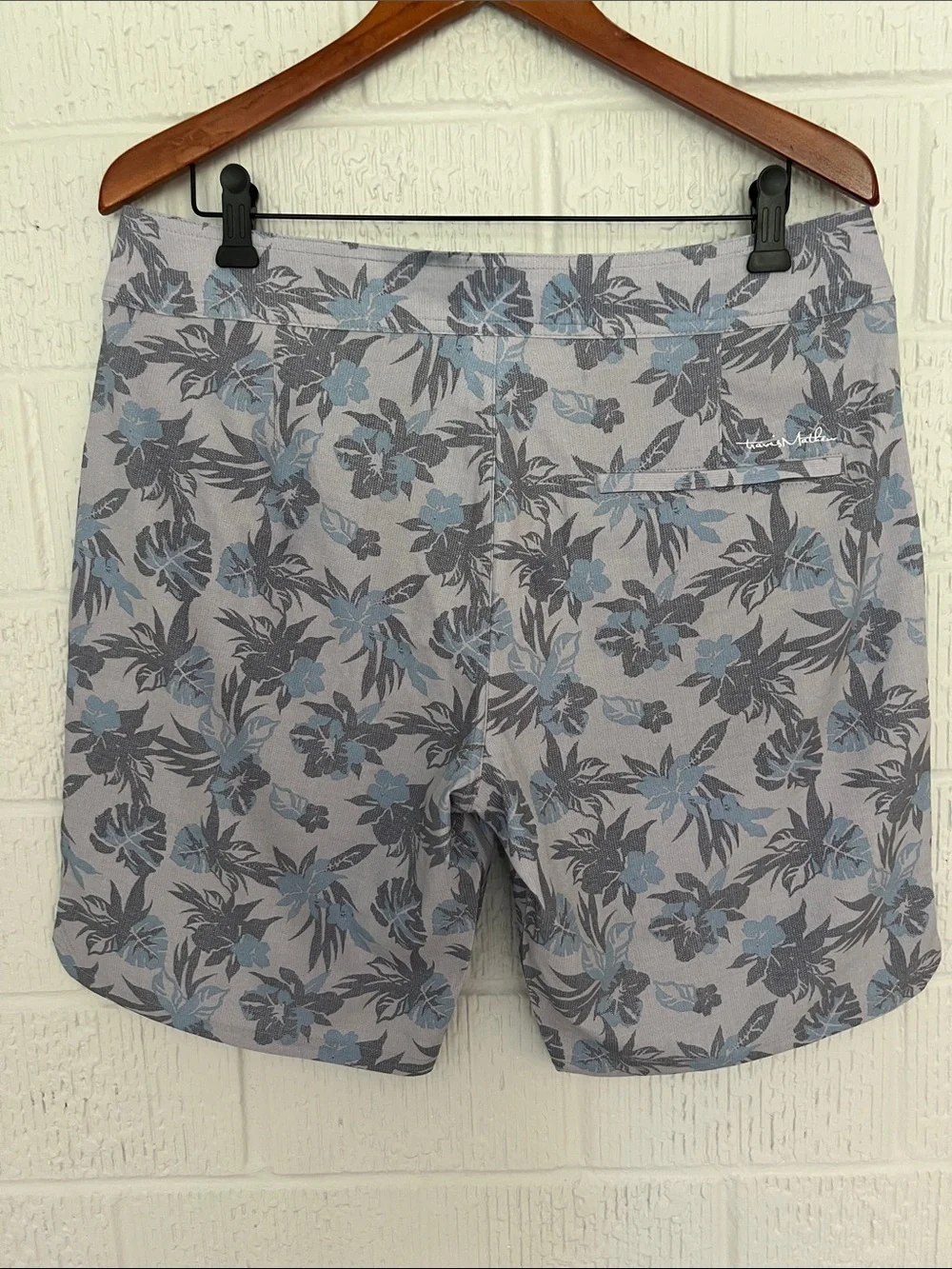 Travis Mathew Men's Floral Swim board Shorts Like New 34 waist